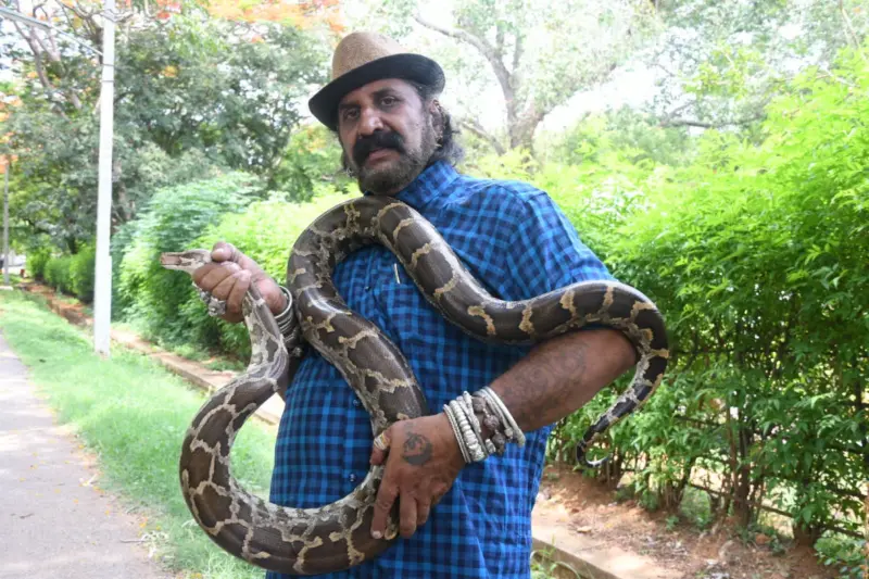 World Snake Day: ಅಪ್ಪ-ಮಗನ ಉರಗ ಸೇವೆ...
