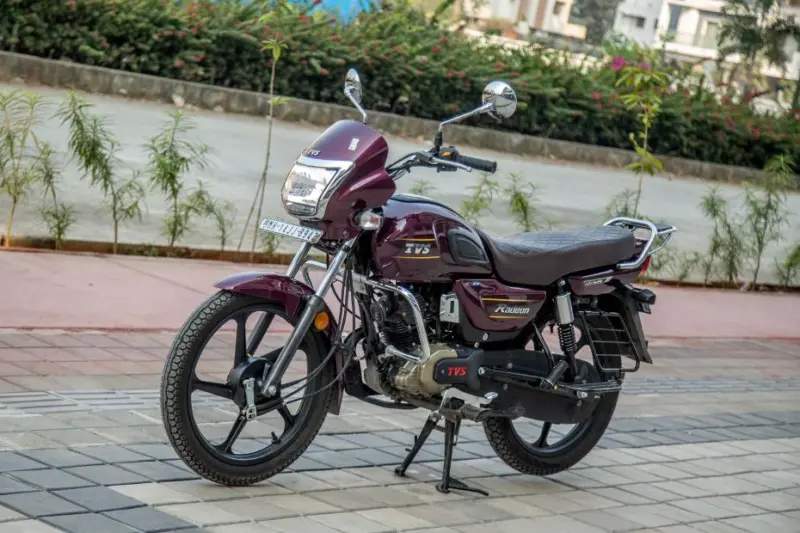 TVS Radeon vs Honda Shine 100: Image Comparison