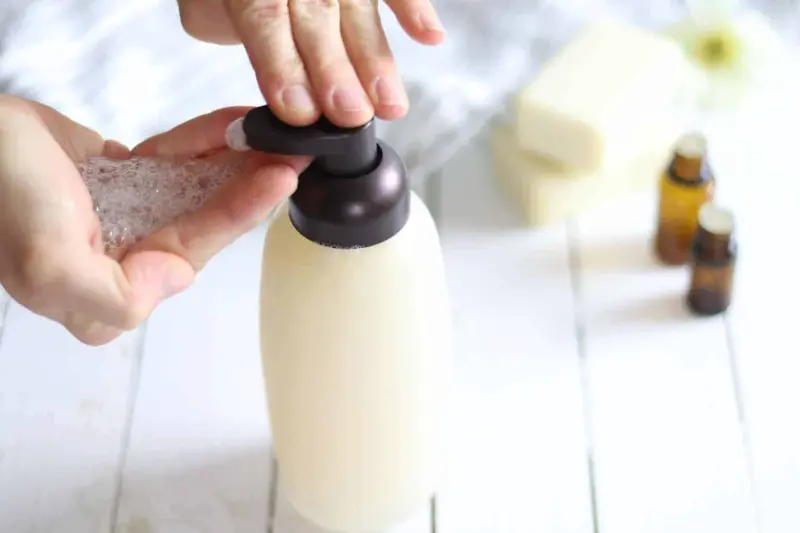 பியூட்டி டிப்ஸ்: உங்கள் தலைமுடிக்குப் பிரச்சினையே தராத ஷாம்பூ இது!