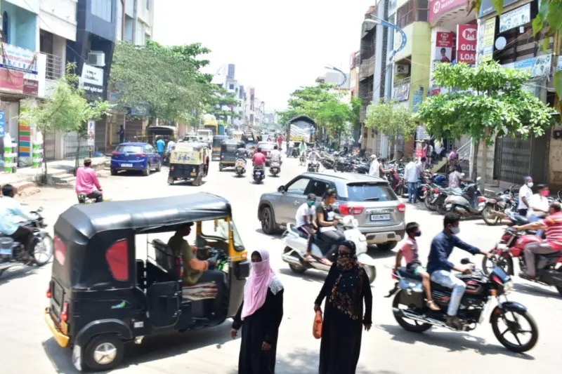 ಹೊರಗೆ ಬಂದ ಜನ: ಅಗತ್ಯ ವಸ್ತು ಖರೀದಿ