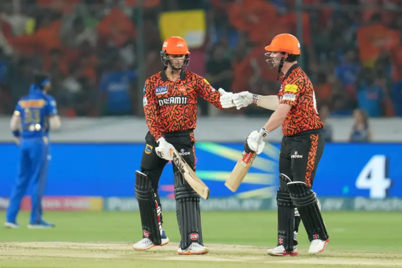 அடுத்தடுத்து அதிவேக அரைசதங்கள்.. RCB சாதனையை முறியடித்த SRH..!