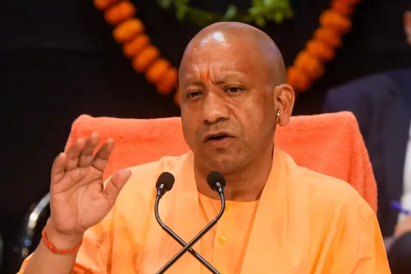'बांटने का पाप देशद्रोह से कम नहीं है', CM Yogi Adityanath की लोगों से अपील, बोले- 'अपने महापुरुषों को जातीयता के दायरे में मत बांटिए.'
