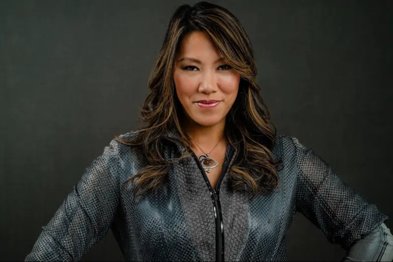 She Started a Side Hustle That Earned More Than $1 Million in Year 1: 'Manifest Your Best Life'