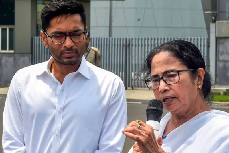 মমতার বৈঠকে ১১ জন জয়ী প্রার্থীর গরহাজিরা, পরাজয়ের আবহে জোড়াফুলে বিদ্রোহের ছায়া!