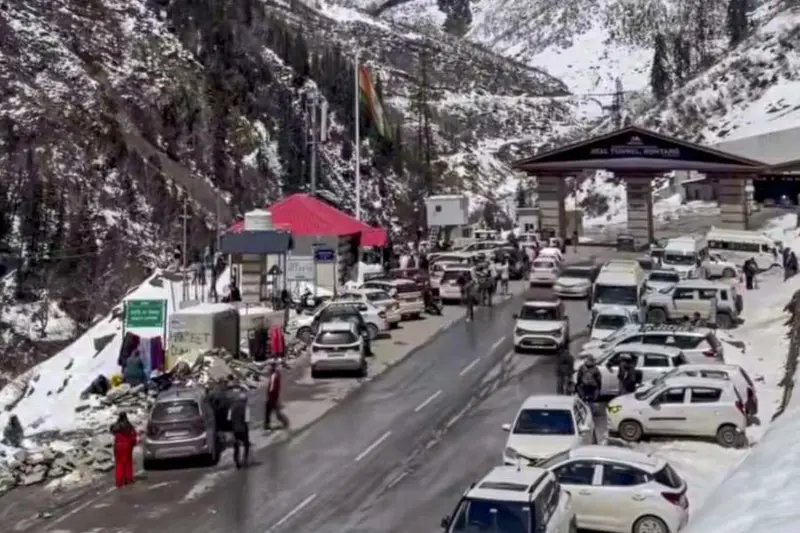 Landslide blocks National Highway-5 near Dharampur, traffic disrupted between Shimla and Kalka