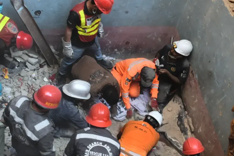16 dead as gas blast tears through Karachi apartment building