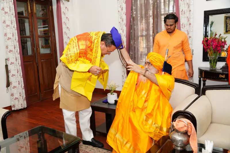 केदारनाथ रावल से मिले मुख्यमंत्री धामी, यात्रा तैयारियों पर हुई अहम चर्चा