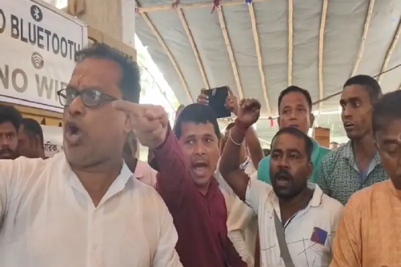 বিজেপির 'দালালি' করছে এগরার আইসি! অভিযোগে স্ট্রংরুমের সামনে তুলকালাম তৃণমূলের