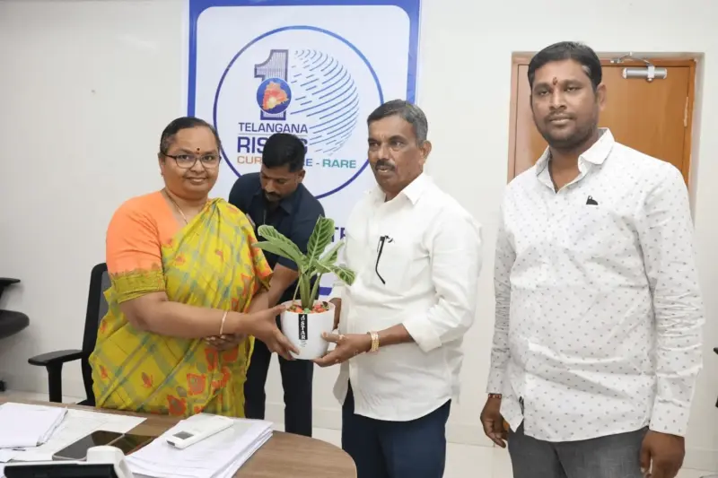 కలెక్టర్ హైమావతితో సిద్దిపేట జిల్లా గ్రంథాలయ చైర్మన్ భేటీ