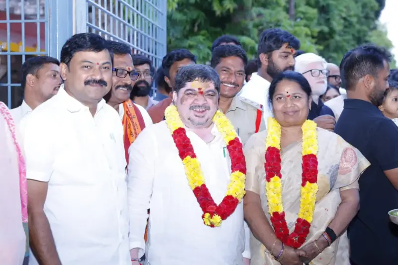 మల్లన్న సేవలో మంత్రి పొన్నం ప్రభాకర్