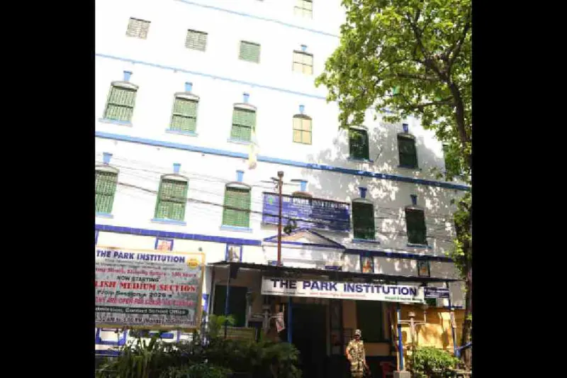 Shortage of buses pushes several Calcutta schools to go online, election duty hits routine