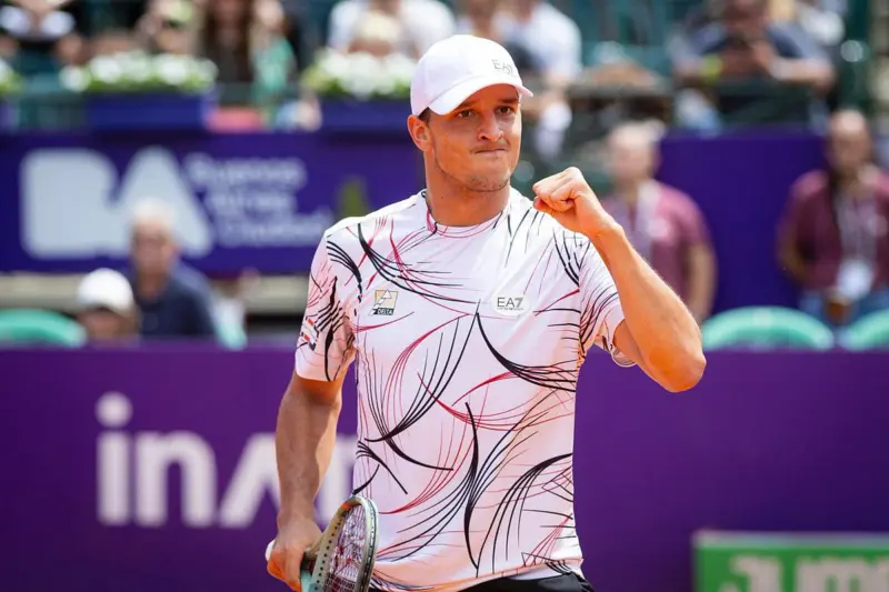 Argentina Open: Darderi beats Barrios to reach last eight