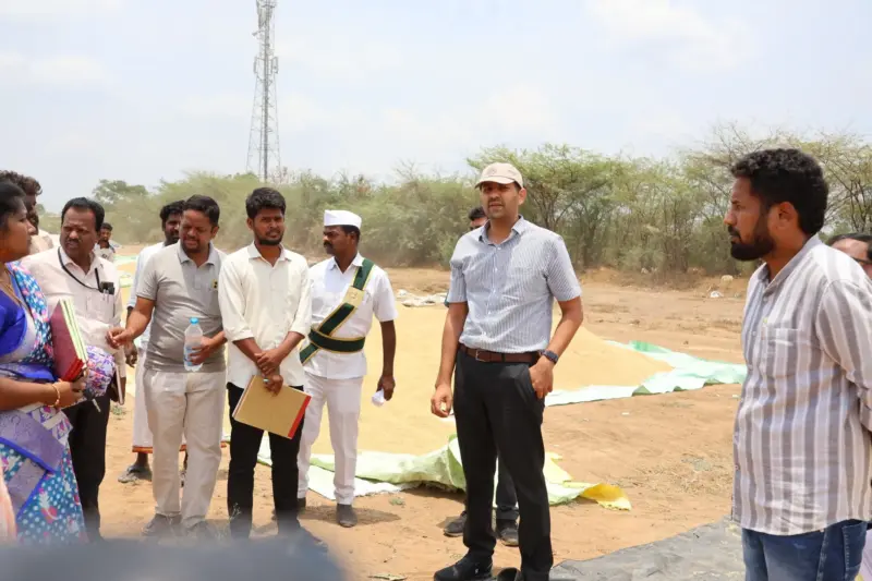కోర్పోలులో దాన్యం కొనుగోలు కేంద్రం తనిఖీ చేసిన కలెక్టర్