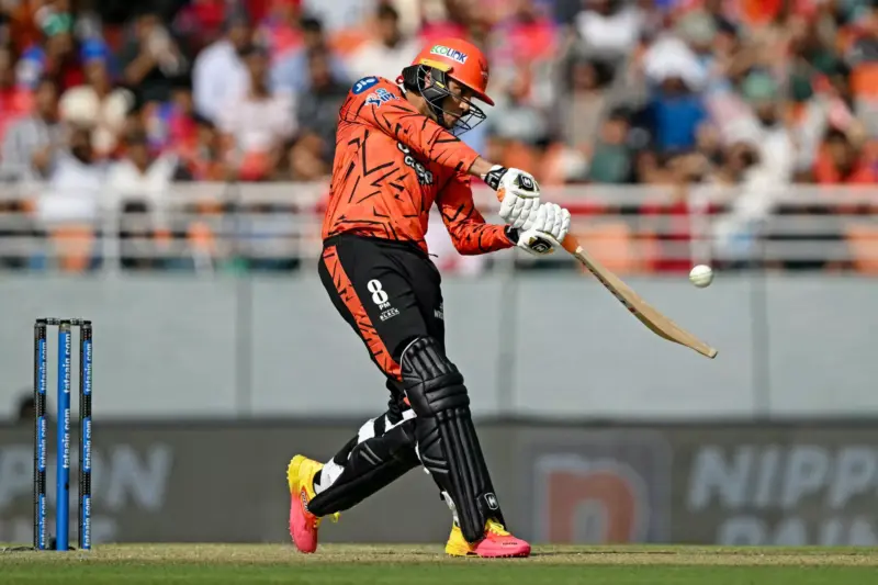 అభిషేక్ శర్మ విధ్వంసం.. పంజాబ్ ముందు 220 పరుగుల భారీ లక్ష్యం