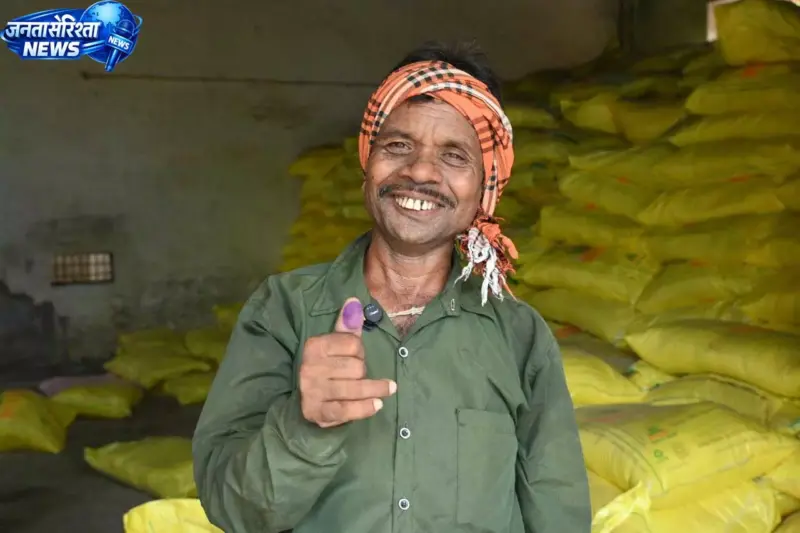 समितियो में खाद- बीज़ लेने किसानों में उत्साह,सुगम व्यवस्था से जताई संतुष्टि