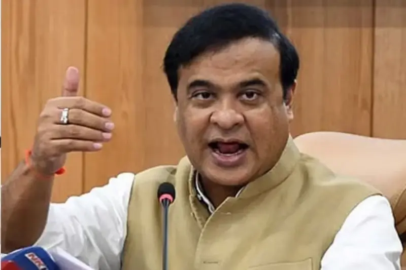 কেরলের পর এবার অসম, জ্বালানী সঙ্কটের মাঝেই বছরে ২টি ফ্রি সিলিন্ডারের প্রতিশ্রুতি, বিতর্কে হিমন্ত