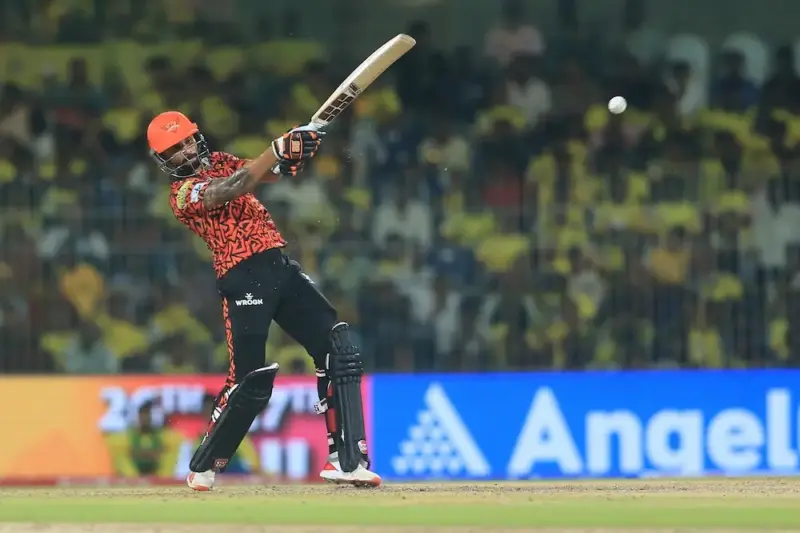 కష్టాల్లో ఉన్న ఎస్‌ఆర్‌హెచ్‌ను ఆదుకున్న యువ బ్యాటర్