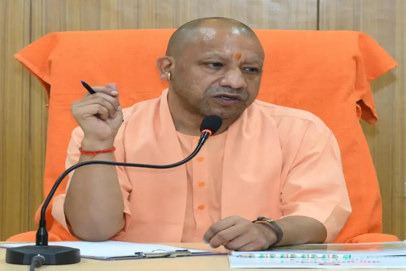 यूपी में हत्याओं पर सीएम सख्त:  बिल्डर मर्डर केस में बड़ी कार्रवाई, विभूति खंड के ACP और इंस्पेक्टर हटाए गए