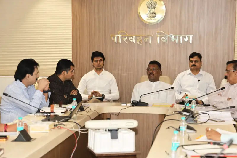 अवैध प्रवासी वाहतुकीवर कठोर कारवाई करणार - मंत्री प्रताप सरनाईक