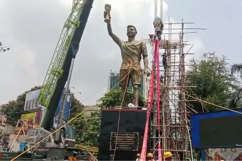 অবশেষে সরানো হল লেকটাউনের মেসি মূর্তি, কোথায় থাকবে ৭০ ফুটের স্ট্যাচু?