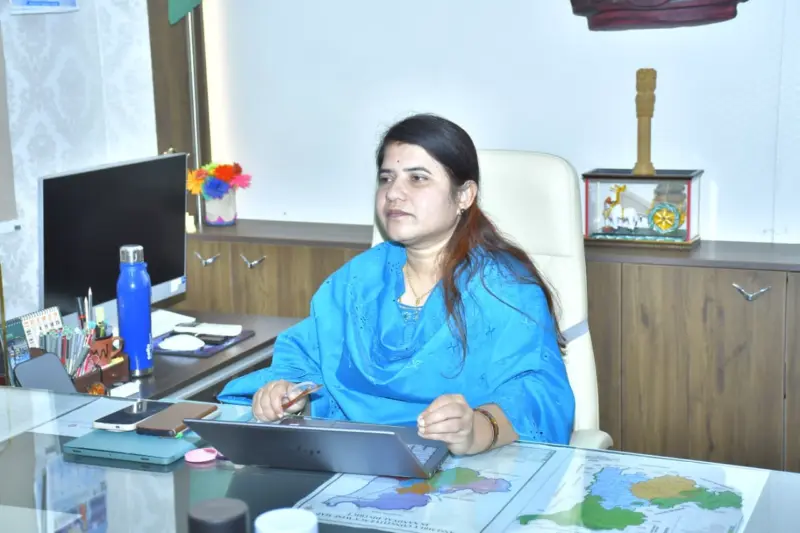 శ్రీశైలం జలవనరుల శాఖ క్వార్టర్స్ ఆక్రమణలపై జిల్లా కలెక్టర్ సమీక్ష