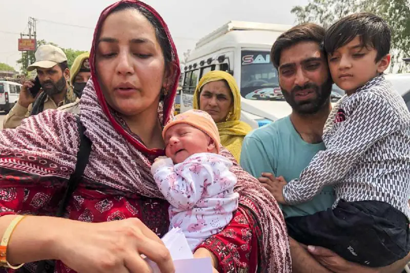Families torn, couples split: Attari-Wagah border witnesses tears of separation