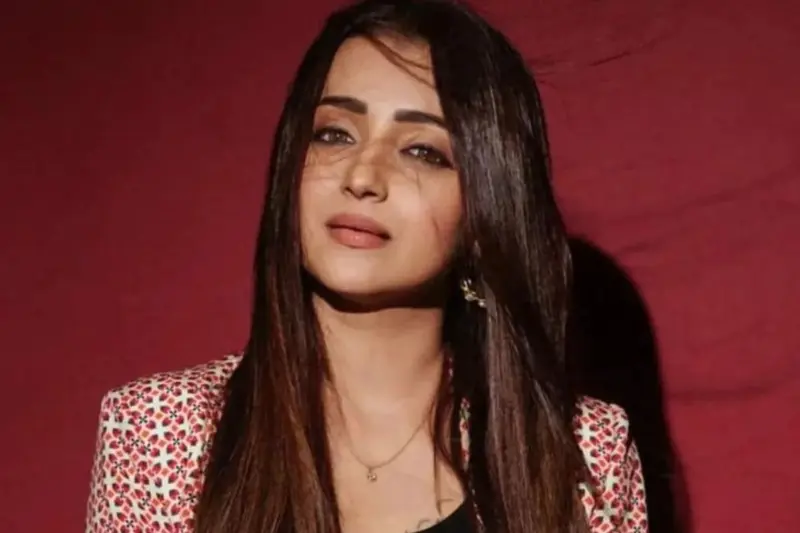 বিজয়ের সঙ্গে সম্পর্কের গুঞ্জনের মধ্যে রটছে ব্যবসায়ীকে বিয়ের খবর, অভিনয় ছাড়ছেন তৃষা! সত্যিই কি তাই?