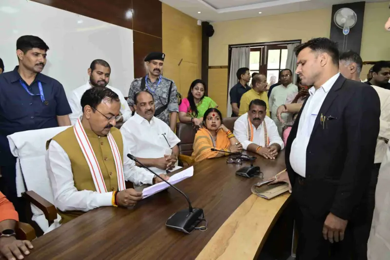 प्रयागराज में जनता दर्शन, - जनता की समस्याओं का त्वरित समाधान, केशव प्रसाद मौर्य