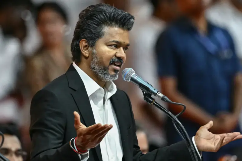 முதலமைச்சர் விஜய் கருப்பு கோட்-சூட் அணிந்து வருவதற்கான காரணம் என்ன தெரியுமா?