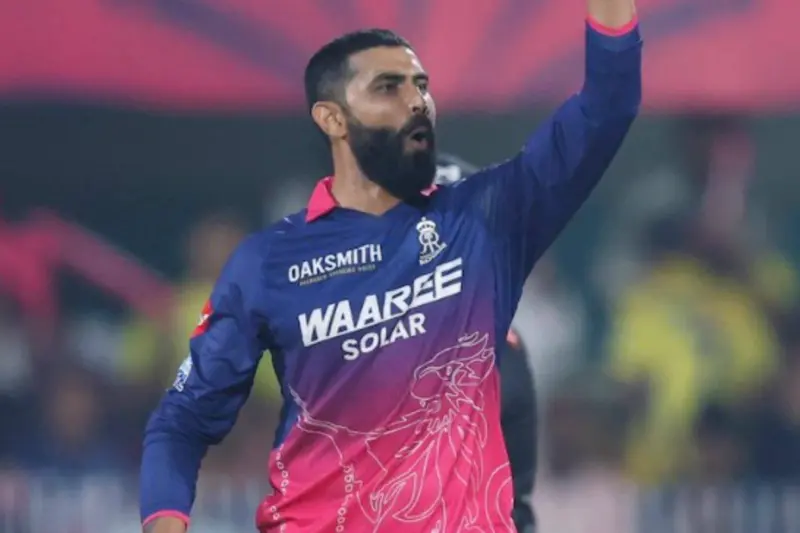 দরকার মাত্র ৮ রান, মুম্বইয়ের বিরুদ্ধে অনন্য নজিরের সামনে দাঁড়িয়ে রবীন্দ্র জাদেজা