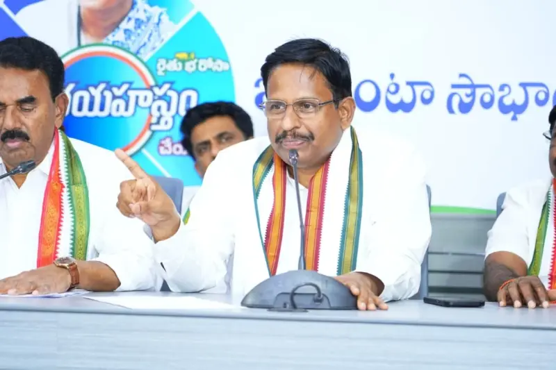 కేసీఆర్ పై  యెన్నం స్క్రోలింగ్ పాయింట్స్!