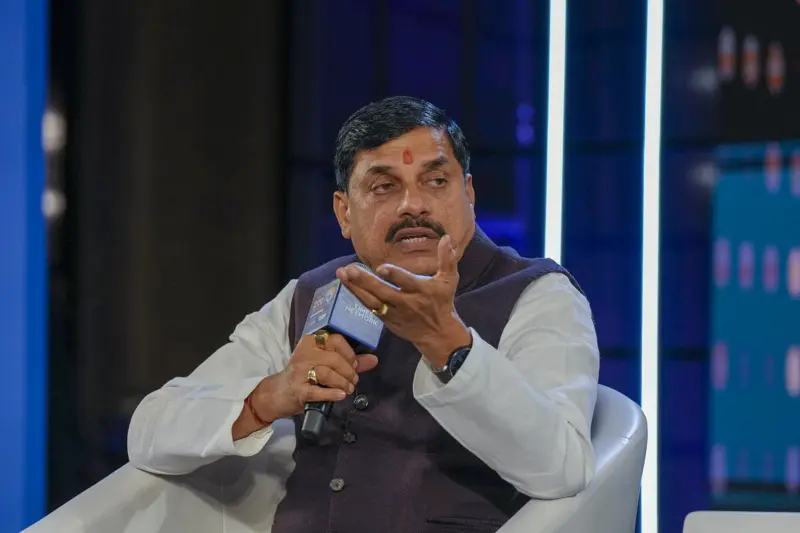 ರಸ್ತೆ ಅಪಘಾತದಿಂದ ರಕ್ಷಿಸಲು ರೈತರಿಗೆ ಉಚಿತ ಹೆಲ್ಮೆಟ್ ವಿತರಣೆ: ಮಧ್ಯಪ್ರದೇಶ ಸಿಎಂ