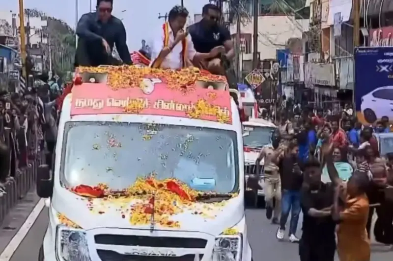 Thalapathy Vijay Viral Video: 'If One More Death Recorded.' Netizens React As Security Guard Pushes Elderly Man At His Puducherry Rally