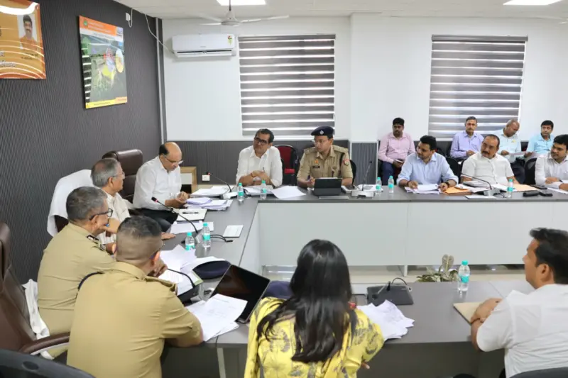 मथुरा-वृन्दावन का ट्रैफिक सुधारने को बनीं 4 टीमें, परिक्रमा मार्ग से हटेगा अतिक्रमण