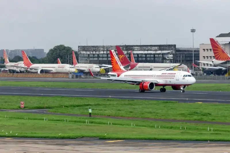 यात्रीगण ध्यान दें! इस तारीख से Noida International Airport पर शुरू होगा फ्लाइटों का संचालन, मेट्रो, बस या कैब चेक करें बेस्ट ऑप्शन, जानें सबकुछ
