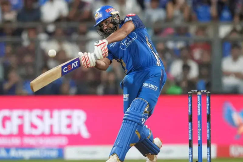 Rohit Sharma: এক ছক্কাতেই ধোনির নজির ভেঙে দিলেন রোহিত শর্মা! নাম তুললেন রেকর্ড বুকে