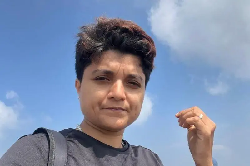 'सलग सात तास चालत होते, संपर्क करण्याचा प्रयत्न केला पण फोन लागत नव्हता आणि नंतर फोनही बंद पडला'