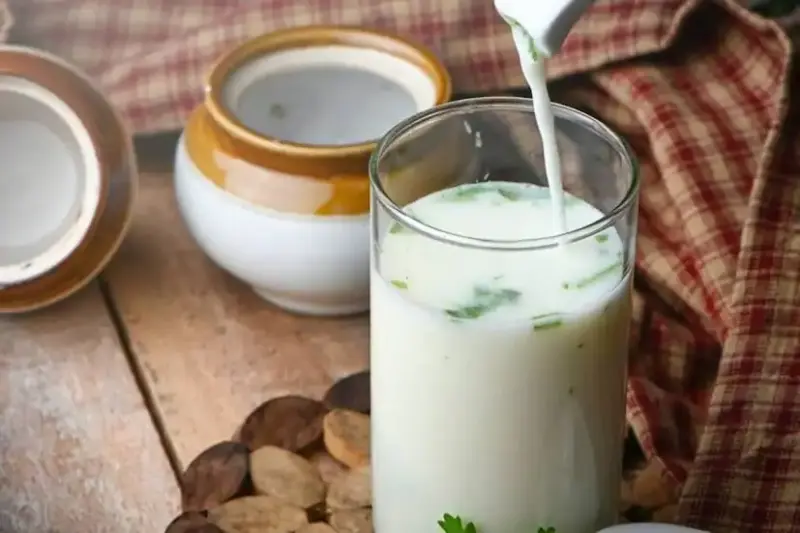 மோர் நல்லது தான்.. ஆனால் இவர்கள் தொடவேக் கூடாது.. அவ்வளவு ஆபத்து..!