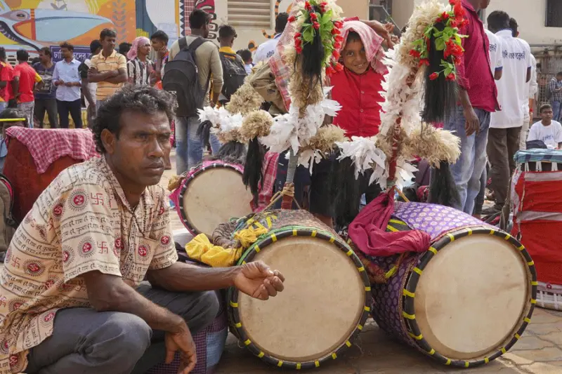 Bengali workers' harassment: Festive journeys turn uneasy for dhakis and priests