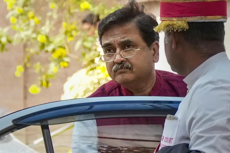 'Go back' cry at judge-turned-BJP MP Abhijit Gangopadhyay at teachers sit-in in Salt Lake