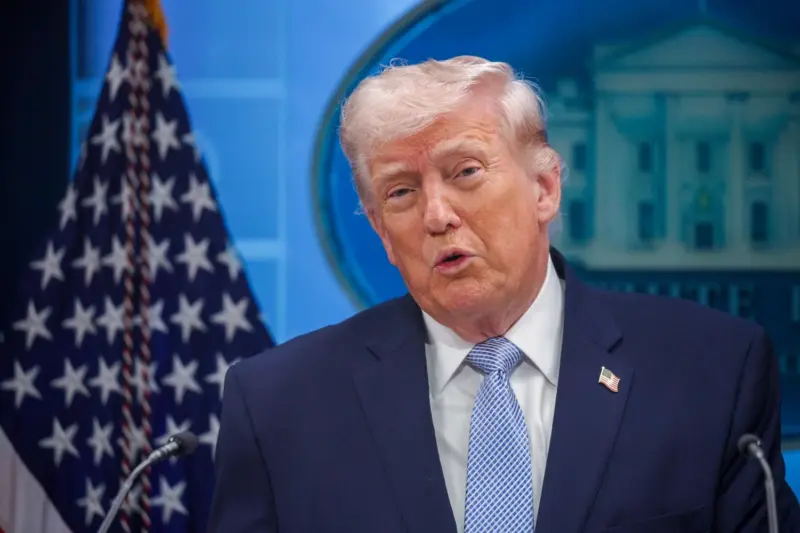 Donald Trumpએ ઈરાનમાં ફસાયેલા અમેરિકન એરમેનને બચાવવા માટેના ગુપ્ત રેસ્ક્યૂ ઓપરેશનની વિગતો લીક થવાની ચેતવણી આપી