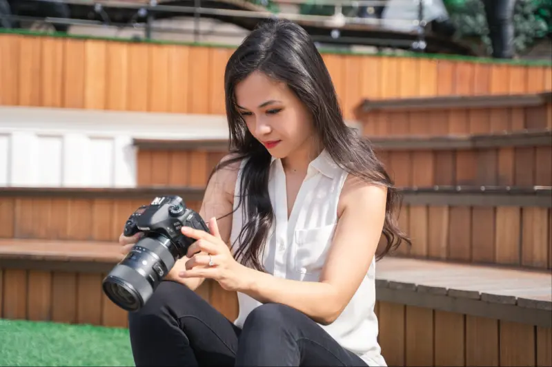 'I've Never Regretted Leaving the Corporate World Behind': This Former Lawyer Now Makes Six Figures on YouTube - Here's How        Here are the secrets to starting and growing a successful YouTube channel, according to a YouTuber with millions of subscribers.