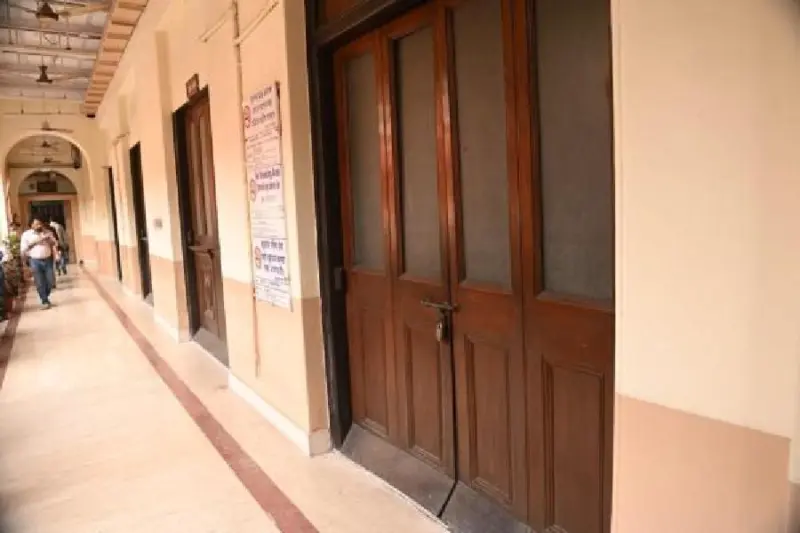 KMC monthly meet door shut on mayor, Trinamool councillors; chairperson files plaint