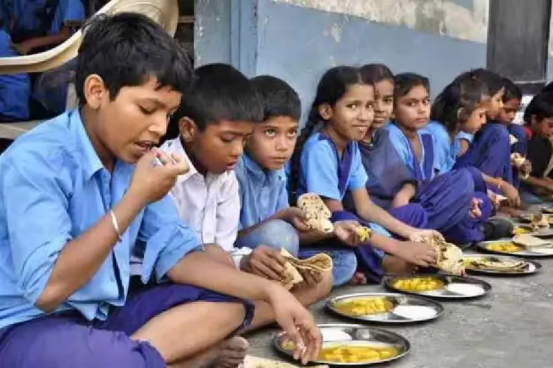 Odisha: 100 students fall sick, 1 dead after meal at government school