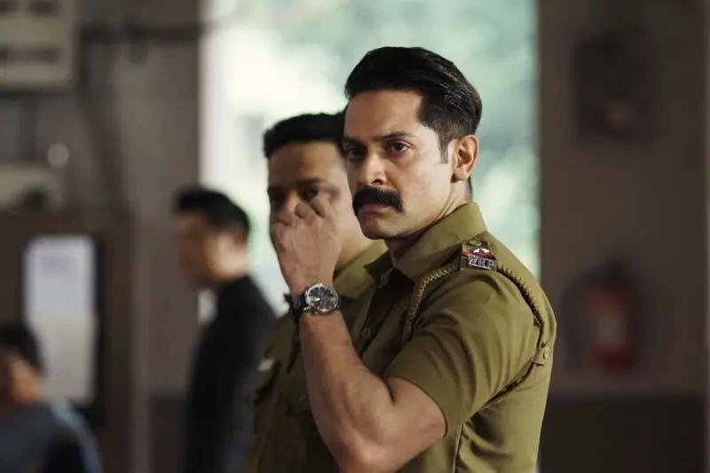 প্রযোজক হিসেবে সরে দাঁড়ানোর ৪৮ ঘণ্টা পরই ডিগবাজি! 'তারকাটা'র প্রযোজনায় বিক্রমই, নেপথ্যে কোন রহস্য?