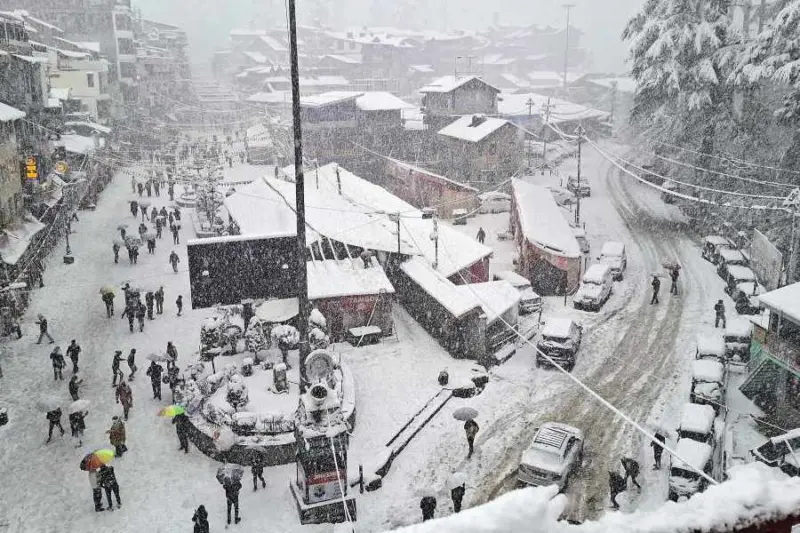 From Kashmir to Uttarakhand, snowfall disrupts daily life; flights at Srinagar airport cancelled