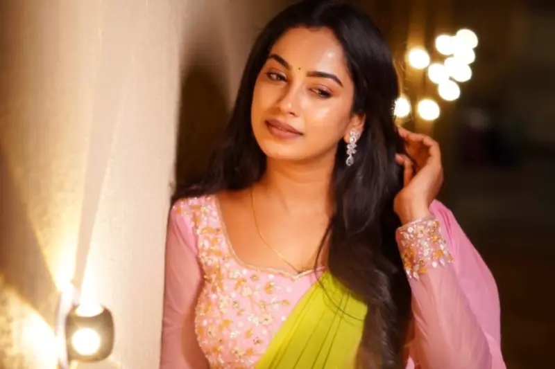 மூன்று முடிச்சு சீரியல் நடிகை சுவாதி கொண்டேவின் அழகிய போட்டோஸ்