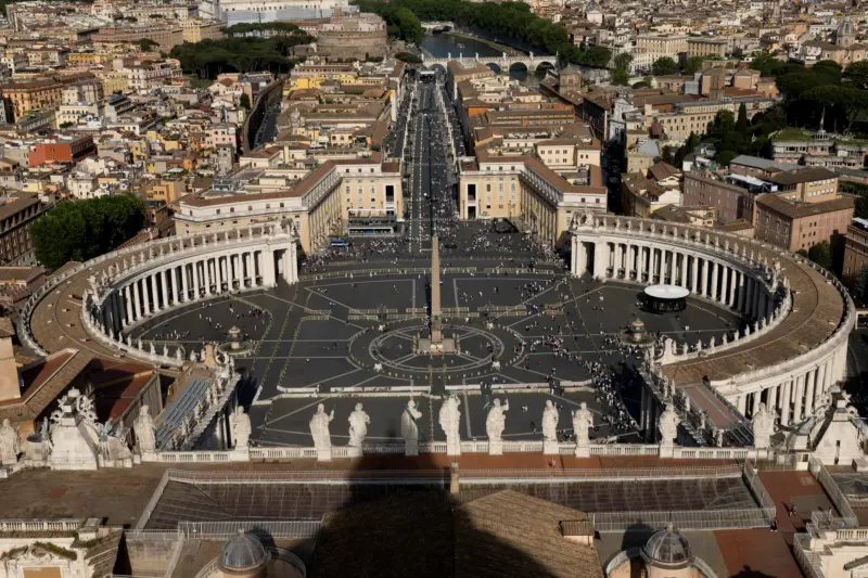 What's the geographic breakdown of the cardinals who will elect the new pope?
