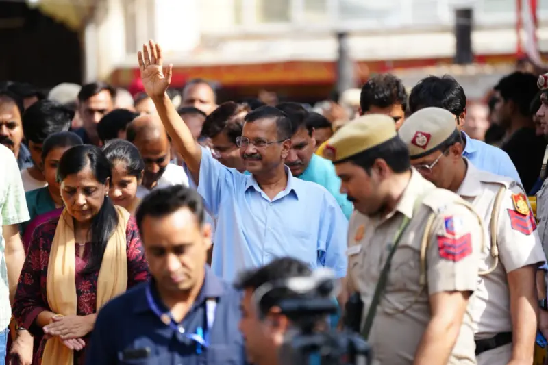 திஹார் சிறையில் கெஜ்ரிவால் சரண்டர்: தொண்டர்களிடம் சொன்ன அந்த வார்த்தை!