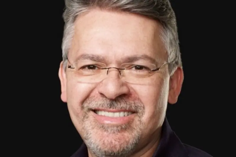 Meet John Giannandrea: Tim Cook's Choice For AI Chief Leaving The Company After 8 Years-Know His Career And Why He Is Leaving
